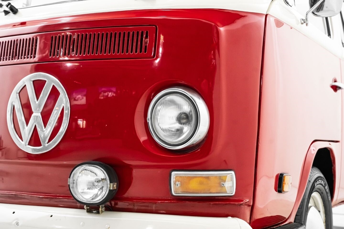 Volkswagen-Type-II-Bus-1975-Other-13