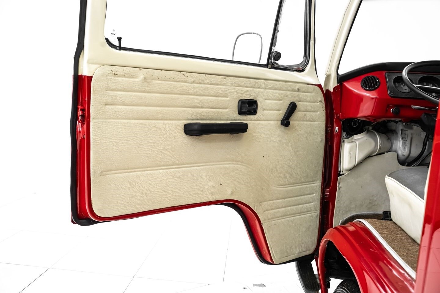 Volkswagen-Type-II-Bus-1975-Other-14