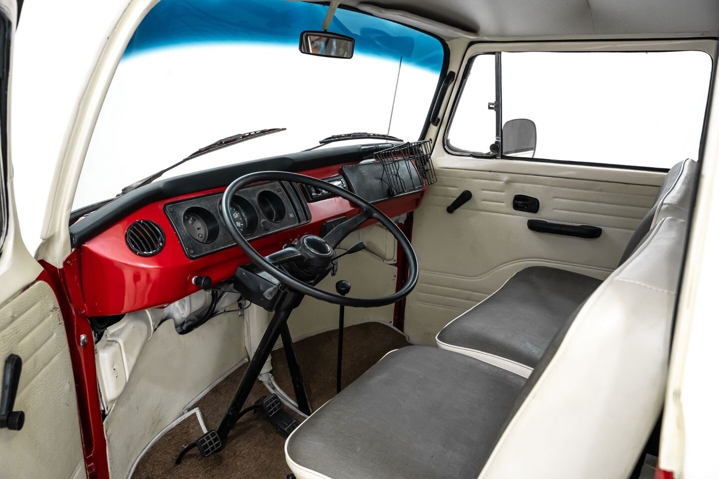 Volkswagen-Type-II-Bus-1975-Other-15