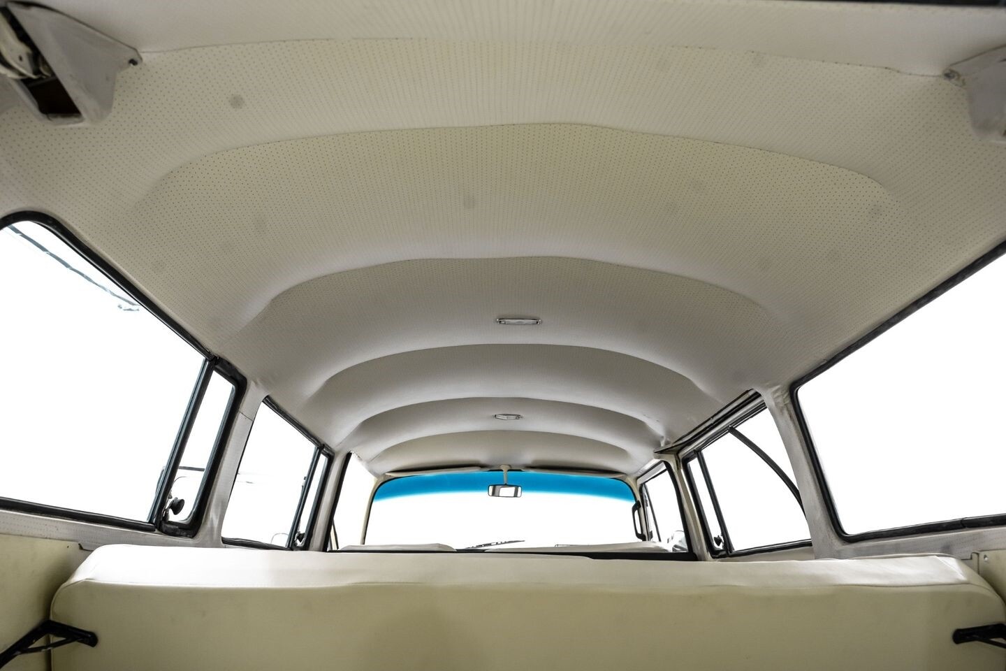 Volkswagen-Type-II-Bus-1975-Other-18