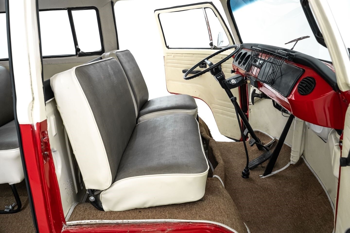 Volkswagen-Type-II-Bus-1975-Other-24
