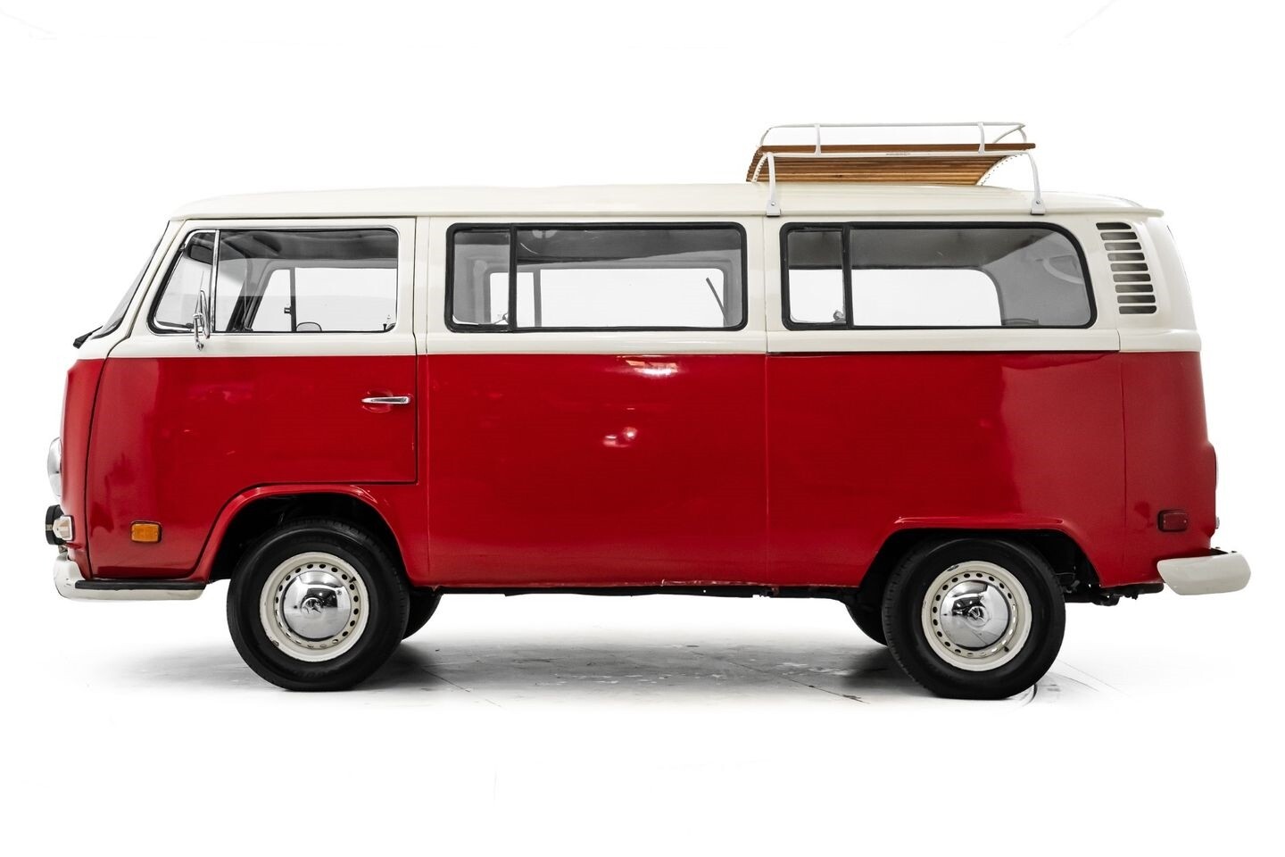Volkswagen-Type-II-Bus-1975-Other-8