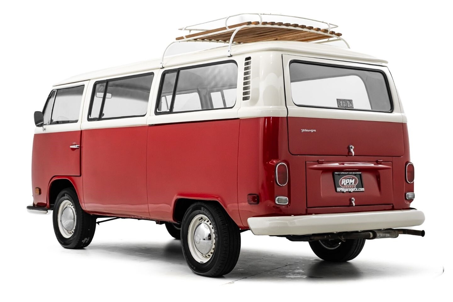 Volkswagen-Type-II-Bus-1975-Other-9