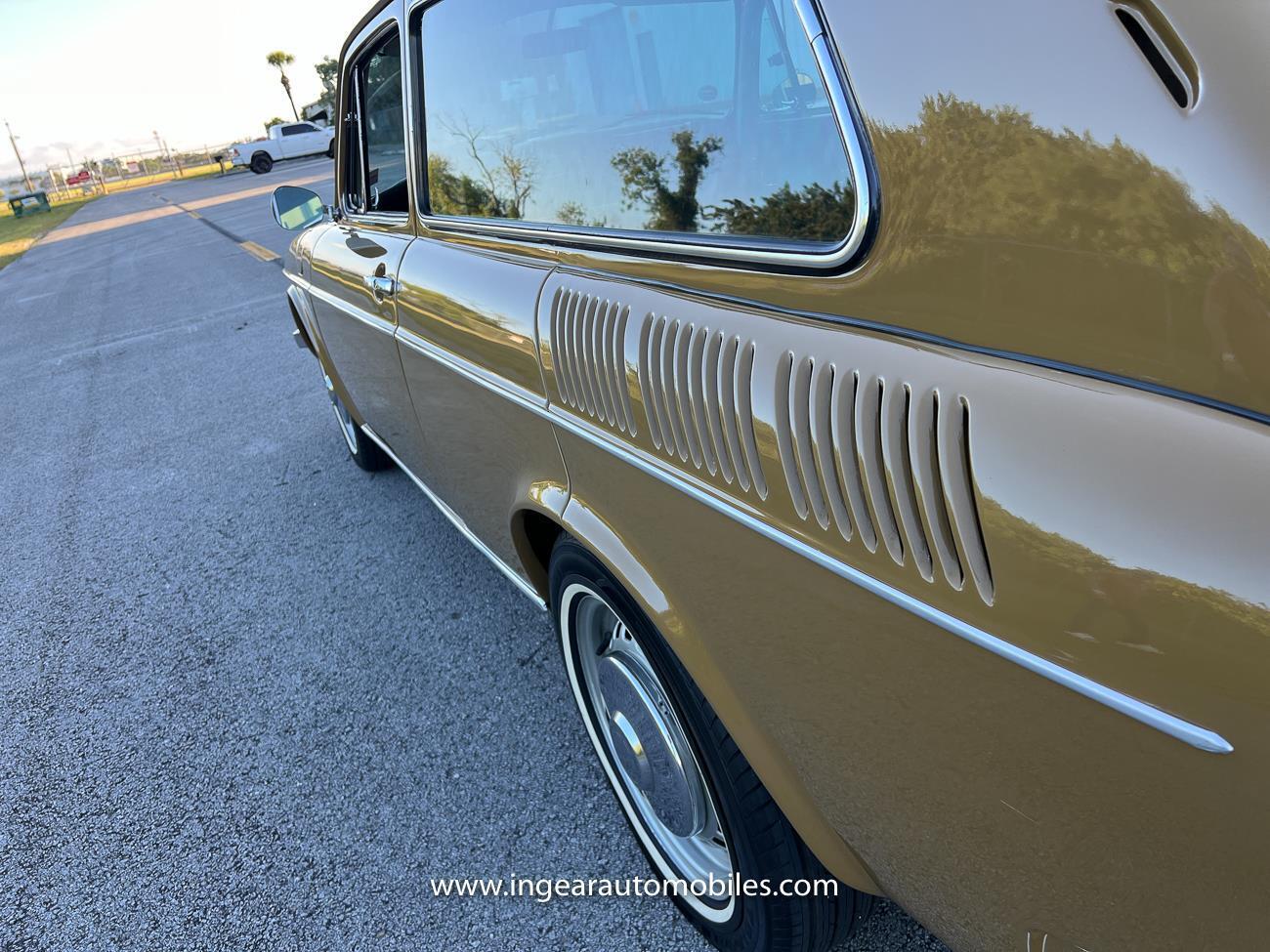 Volkswagen-VW-Variant-squareback-1976-coupe-36