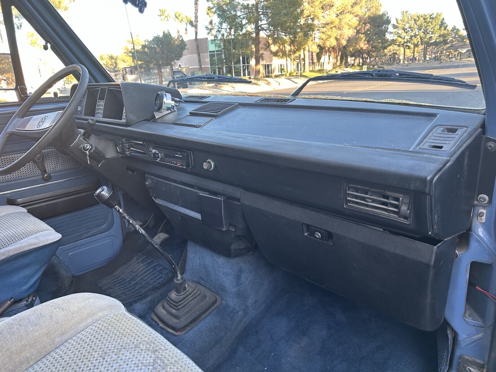 Volkswagen-Vanagon-1984-10