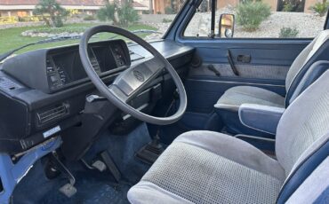 Volkswagen-Vanagon-1984-11