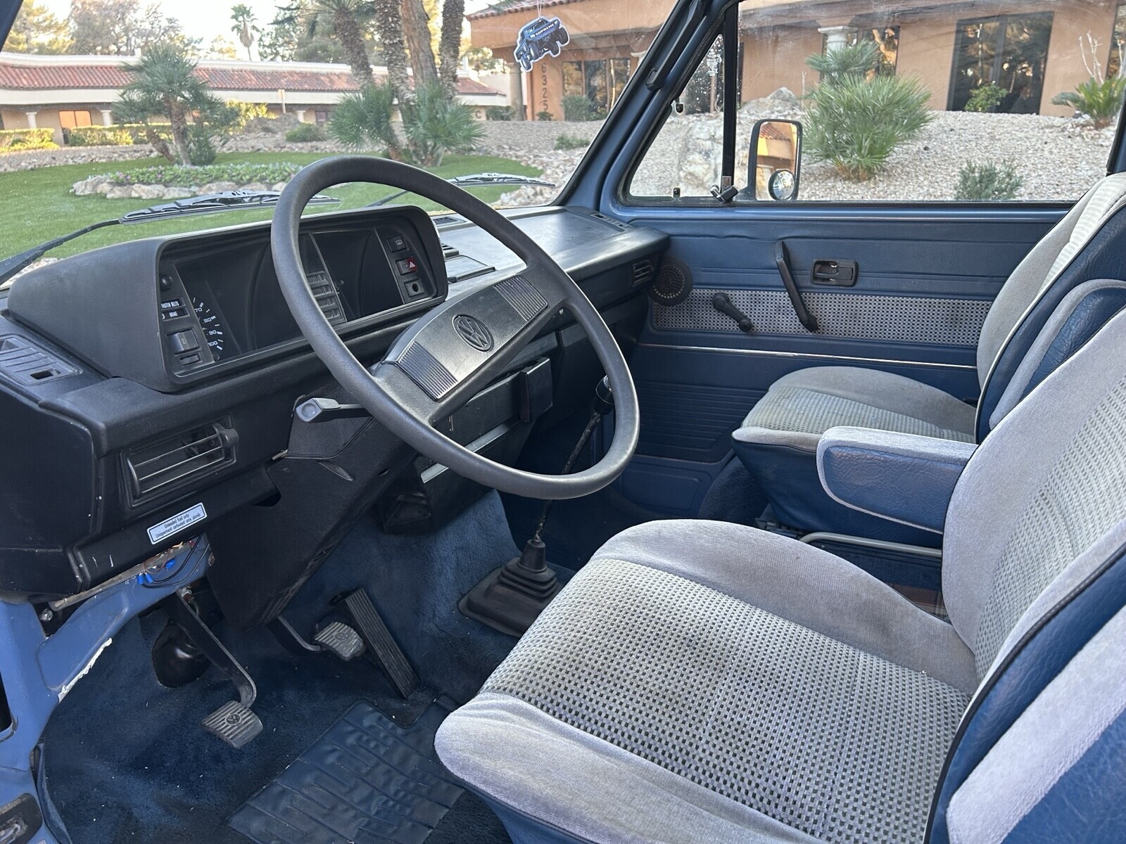 Volkswagen-Vanagon-1984-11