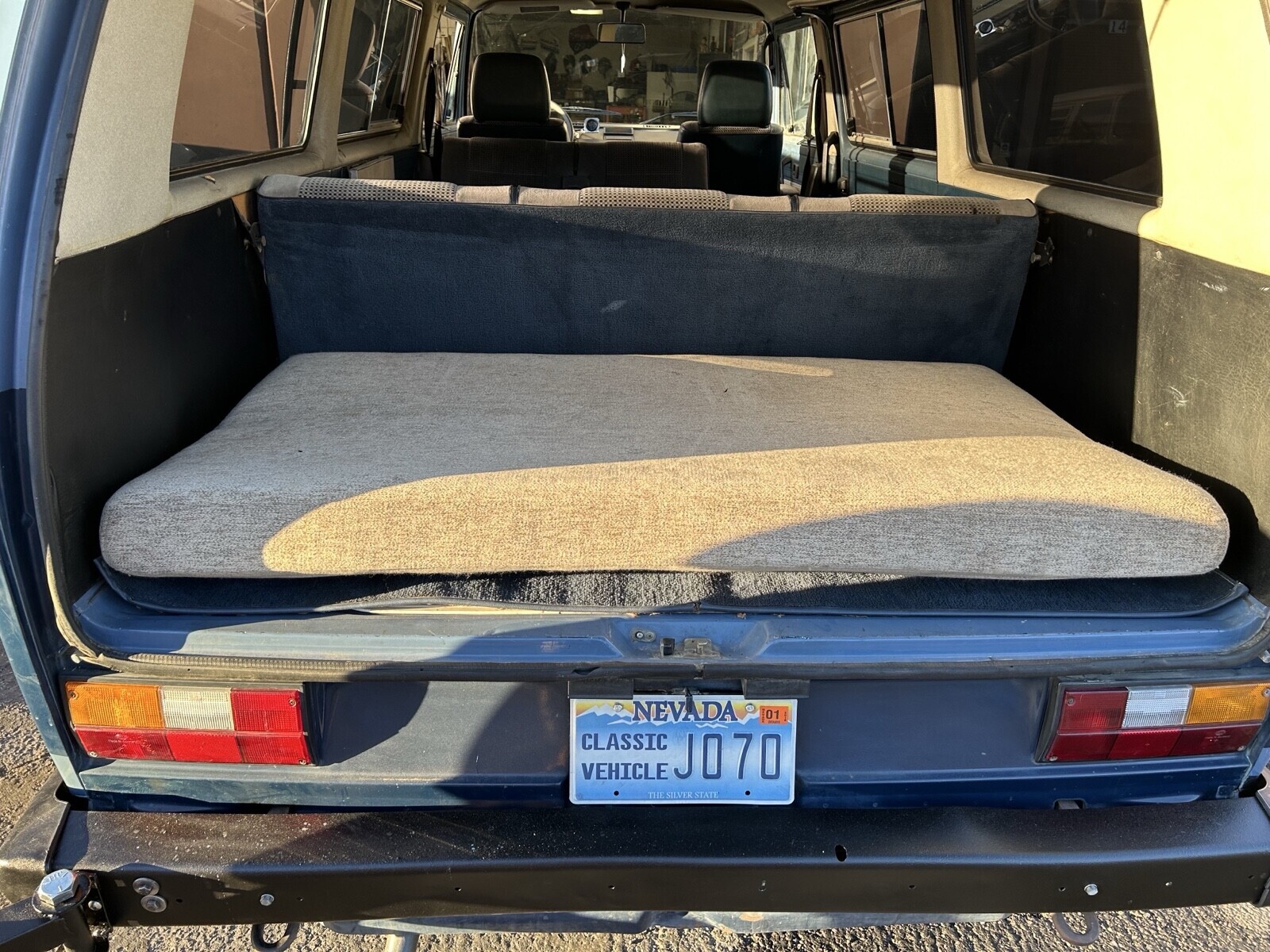 Volkswagen-Vanagon-1984-13