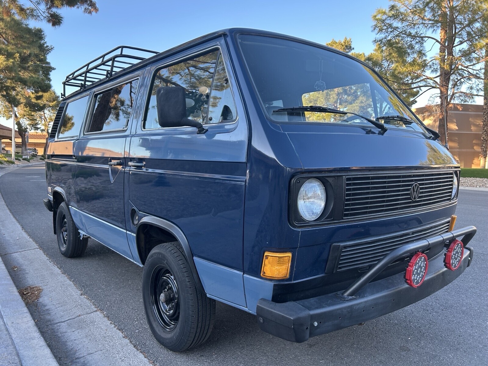 Volkswagen-Vanagon-1984-2