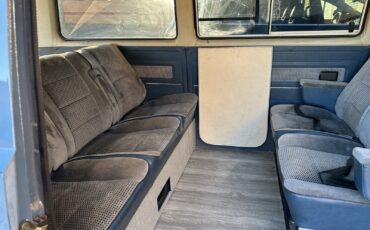 Volkswagen-Vanagon-1984-7