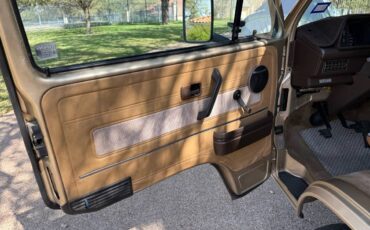 Volkswagen-Vanagon-1985-brown-17