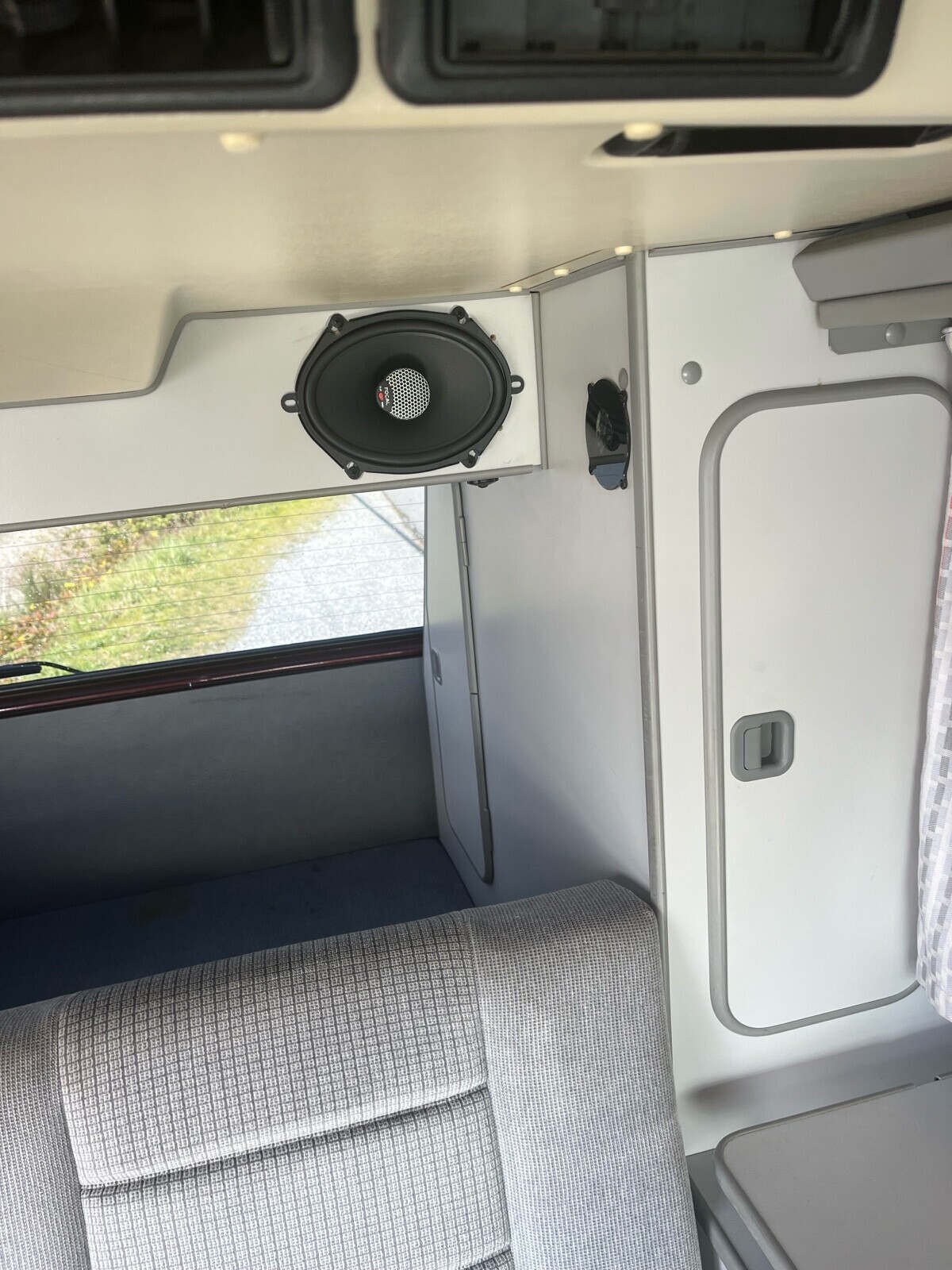 Volkswagen-Vanagon-1991-25