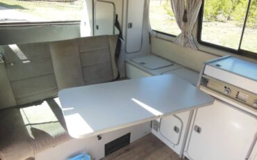 Volkswagen-Vanagon-westfalia-1989-white-16