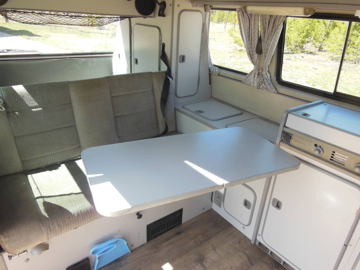 Volkswagen-Vanagon-westfalia-1989-white-16