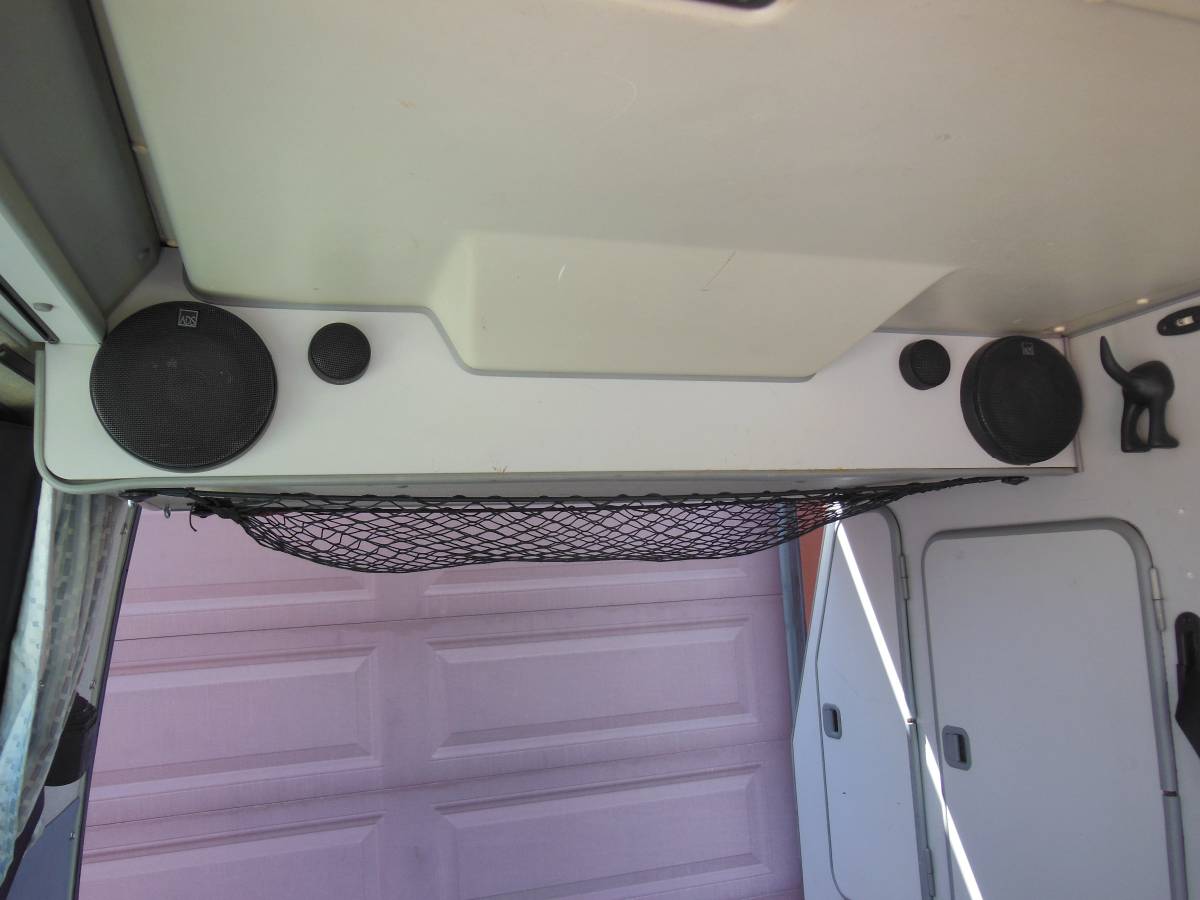 Volkswagen-Vanagon-westfalia-1989-white-17