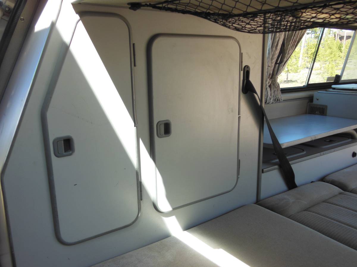 Volkswagen-Vanagon-westfalia-1989-white-7