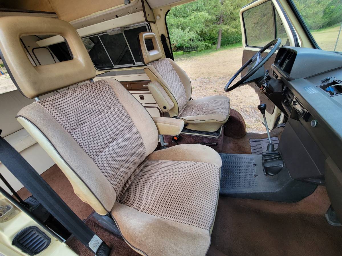 Volkswagen-Vanagon-westfalia-diesel-1982-13