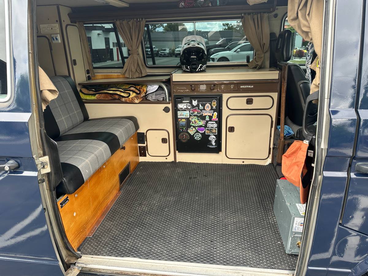 Volkswagen-Vanagon-westfalia-syncro-diesel-1986-blue-11