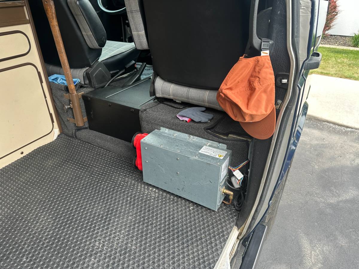 Volkswagen-Vanagon-westfalia-syncro-diesel-1986-blue-12