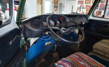 Volkswagen-Vw-1974-green-2