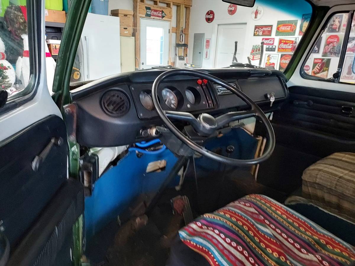 Volkswagen-Vw-1974-green-2