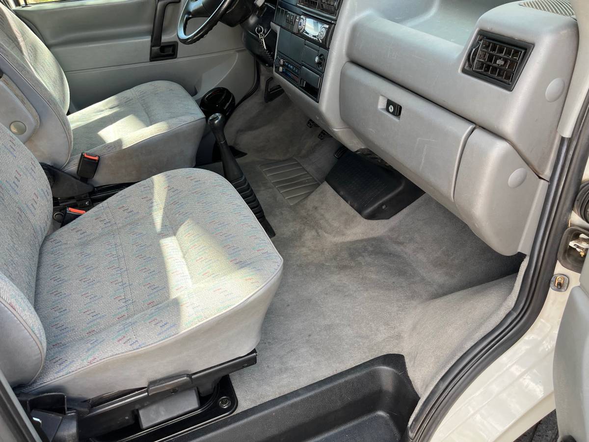 Volkswagen-Vw-eurovan-camper-1995-white-1