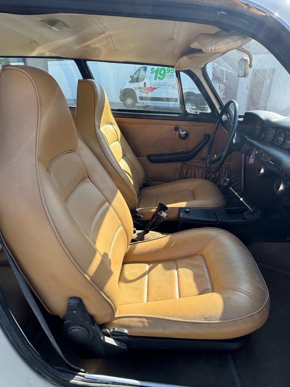 Volvo-1800-ES-1972-Hatchback-17