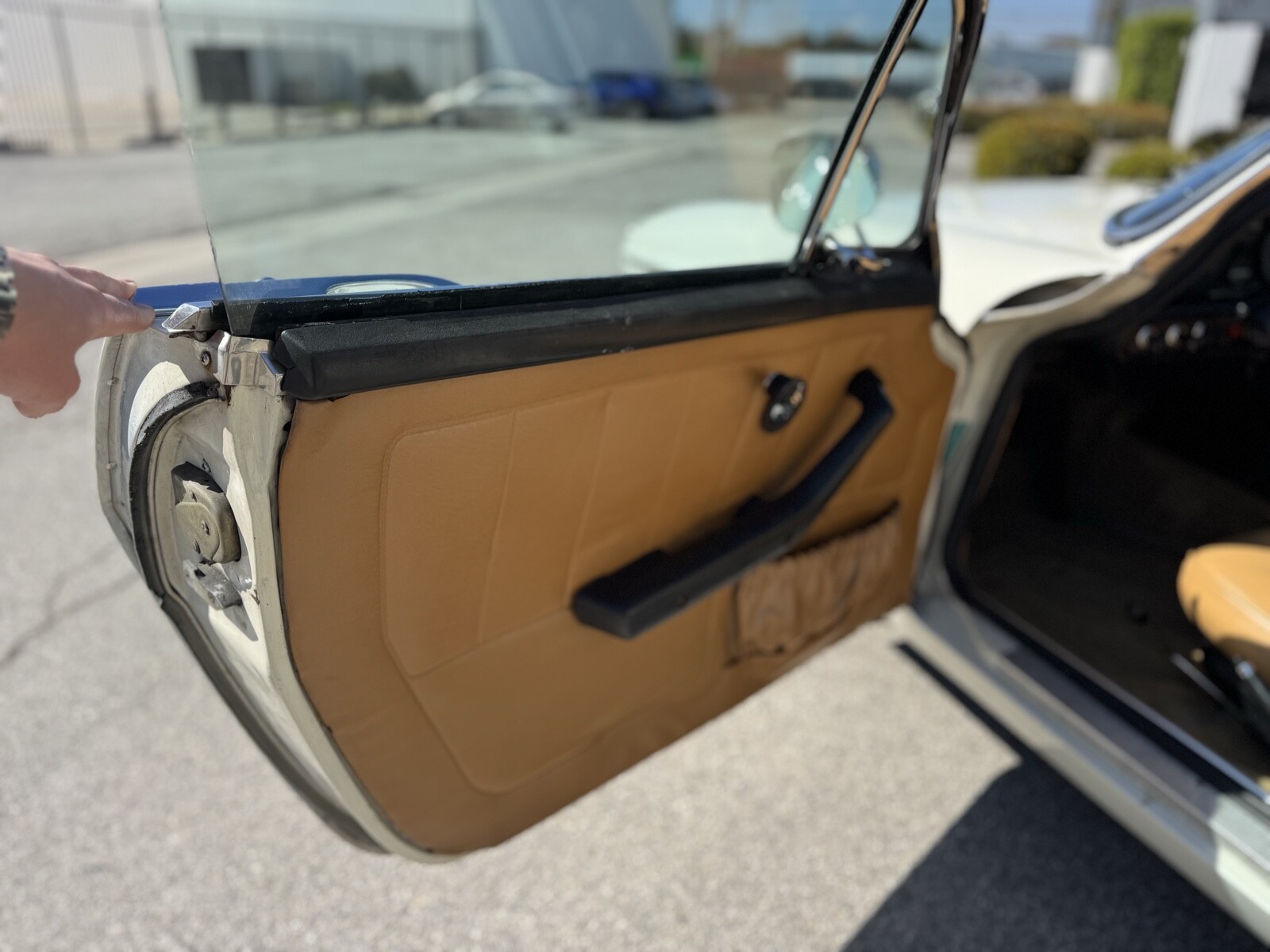 Volvo-1800-ES-1972-Hatchback-21