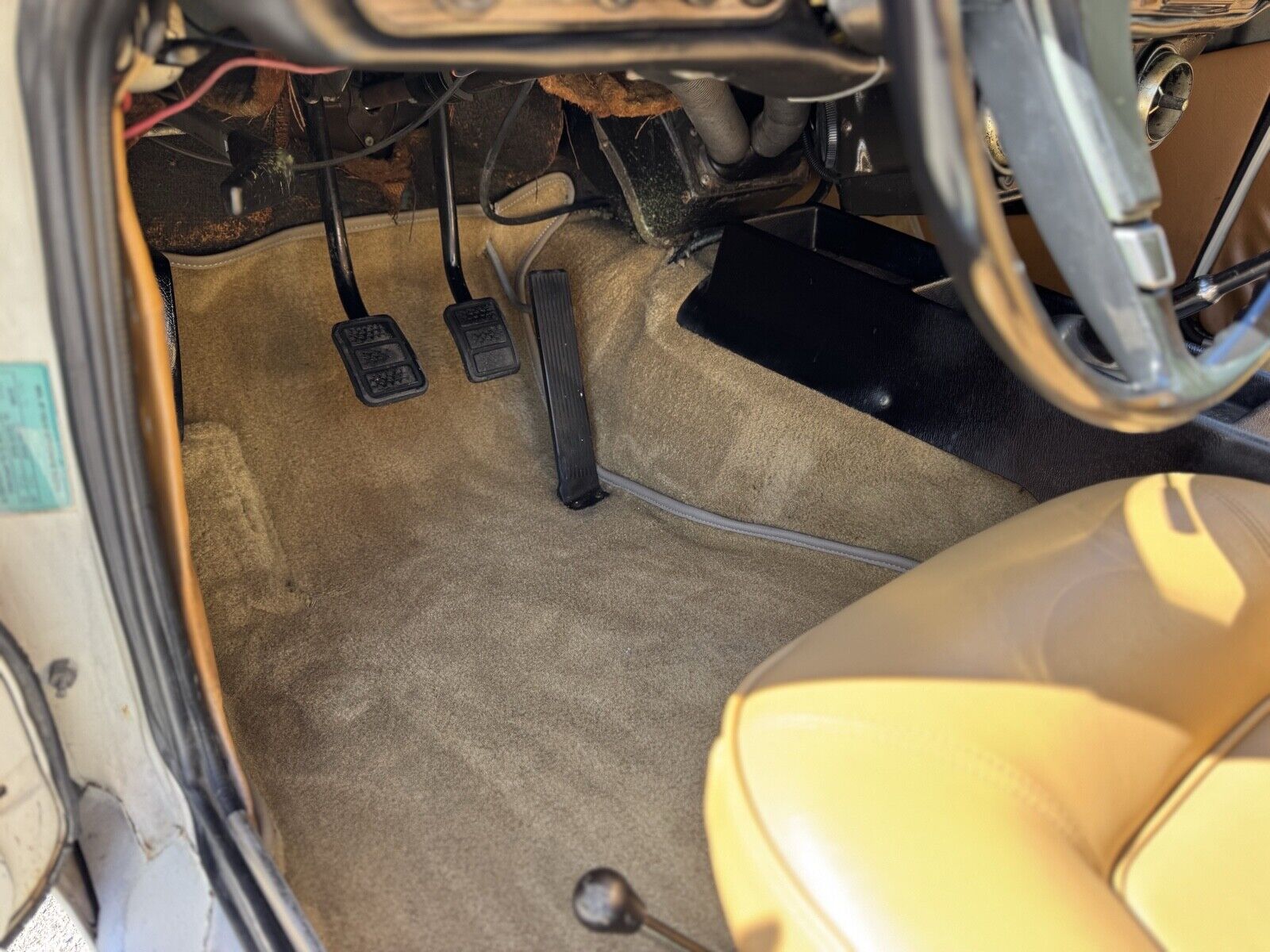 Volvo-1800-ES-1972-Hatchback-23