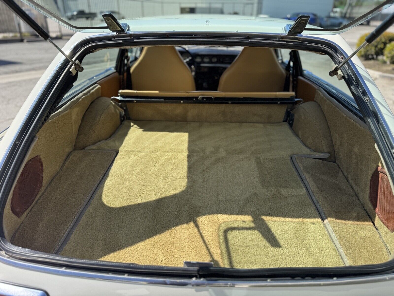 Volvo-1800-ES-1972-Hatchback-26