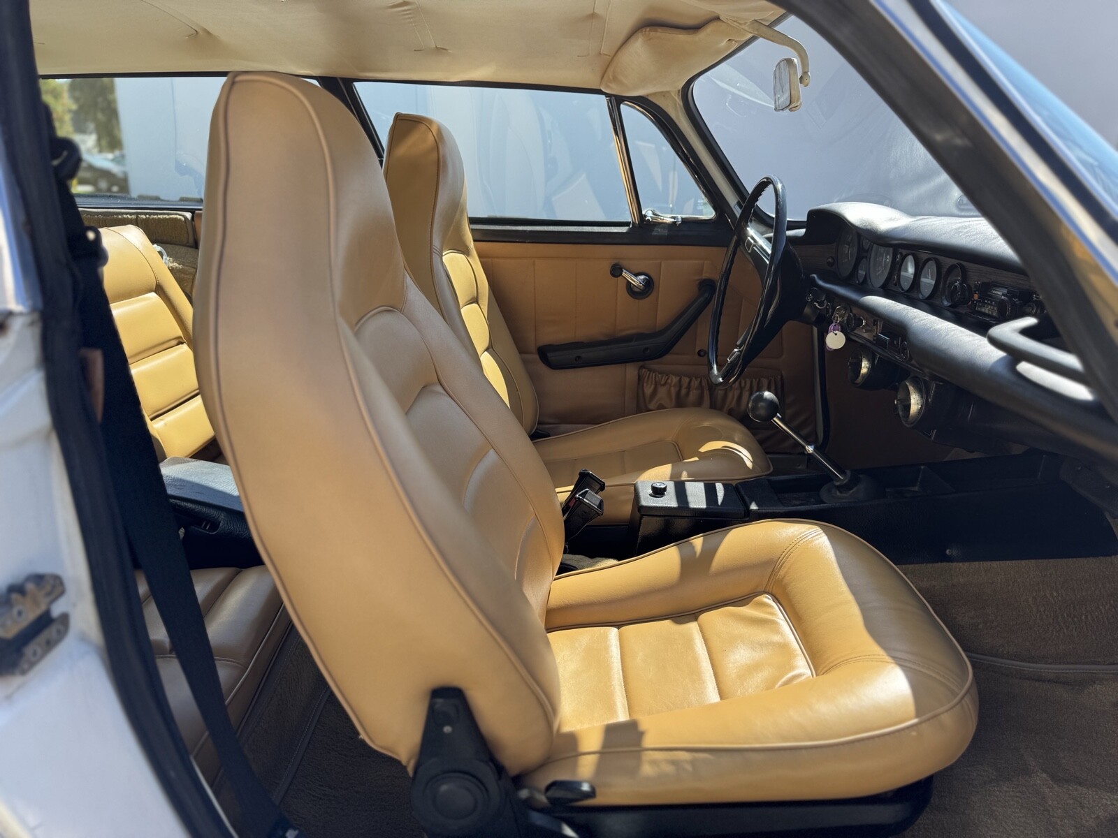 Volvo-1800-ES-1972-Hatchback-30