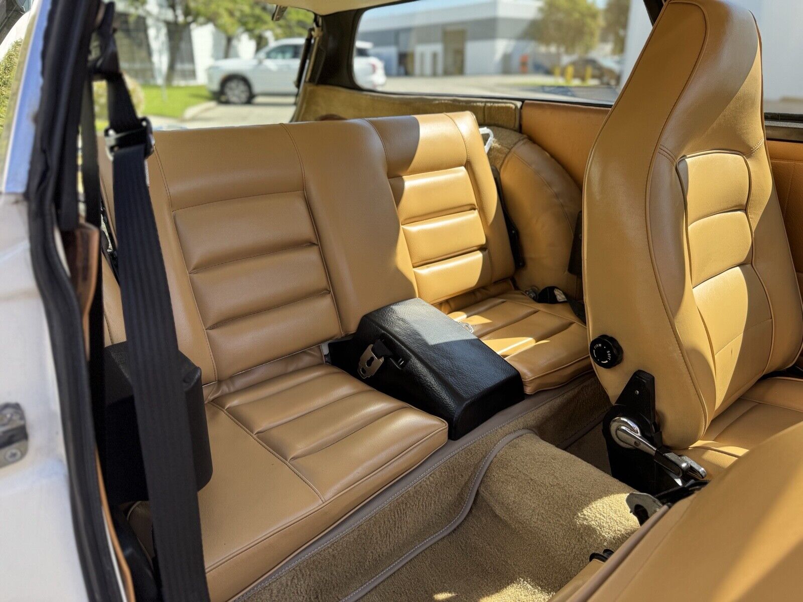 Volvo-1800-ES-1972-Hatchback-31