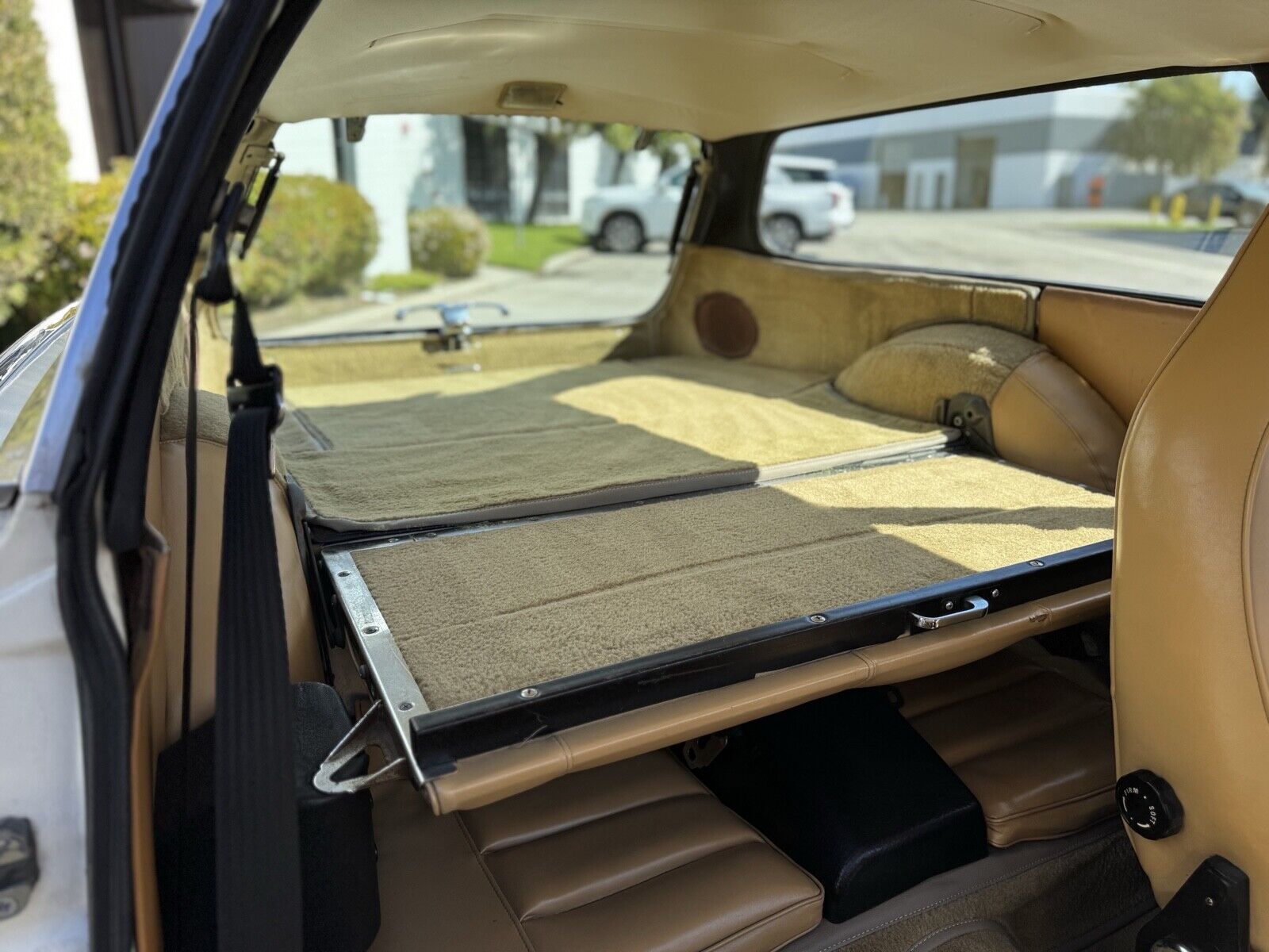Volvo-1800-ES-1972-Hatchback-32