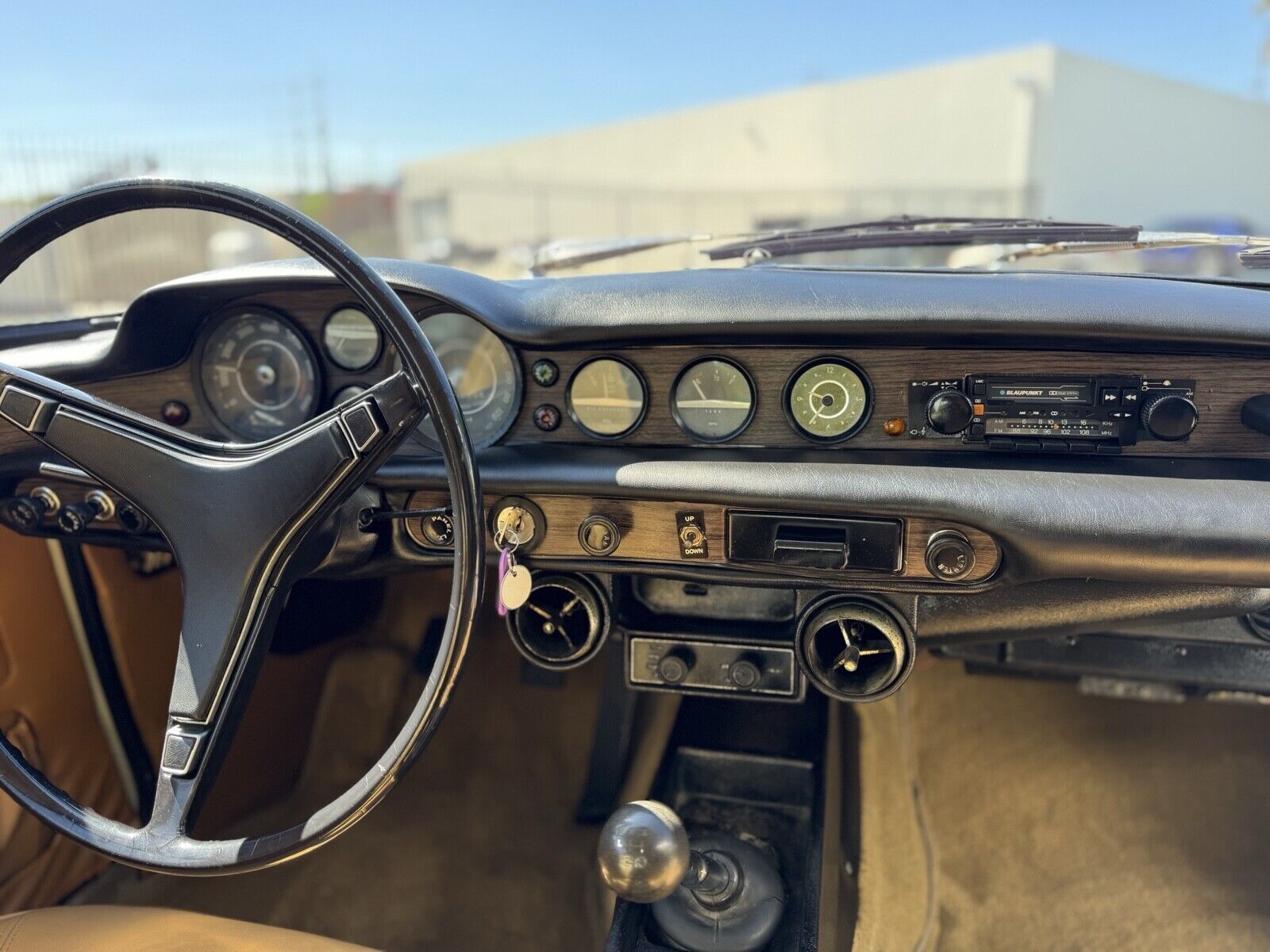 Volvo-1800-ES-1972-Hatchback-33