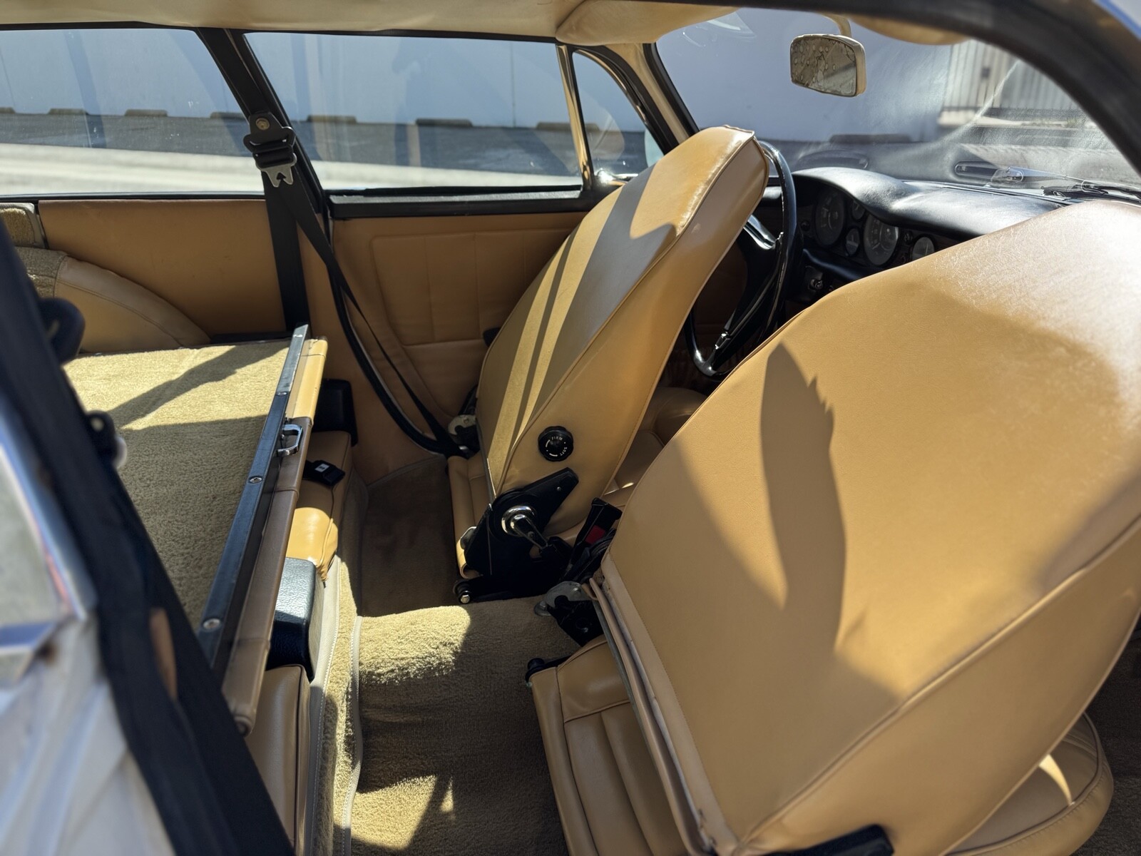 Volvo-1800-ES-1972-Hatchback-35