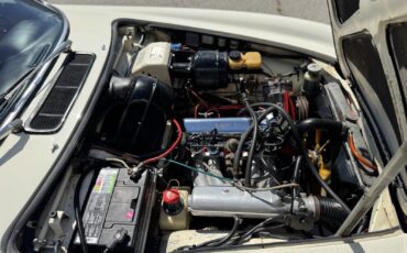 Volvo-1800-ES-1972-Hatchback-37
