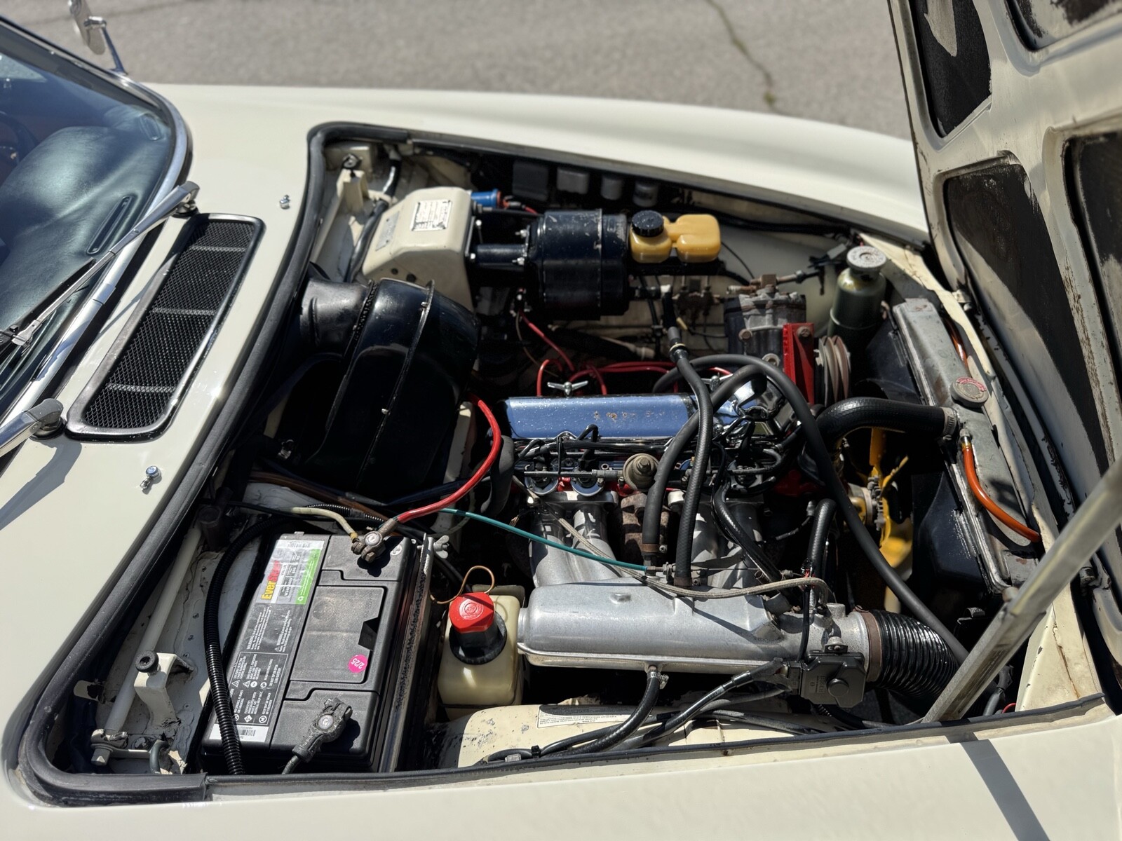 Volvo-1800-ES-1972-Hatchback-37