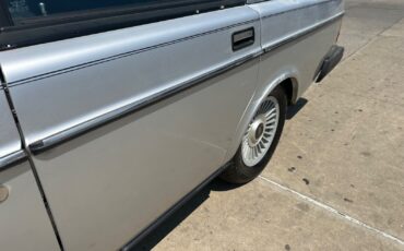 Volvo-240-1985-Sedan-10
