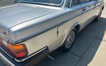 Volvo-240-1985-Sedan-11