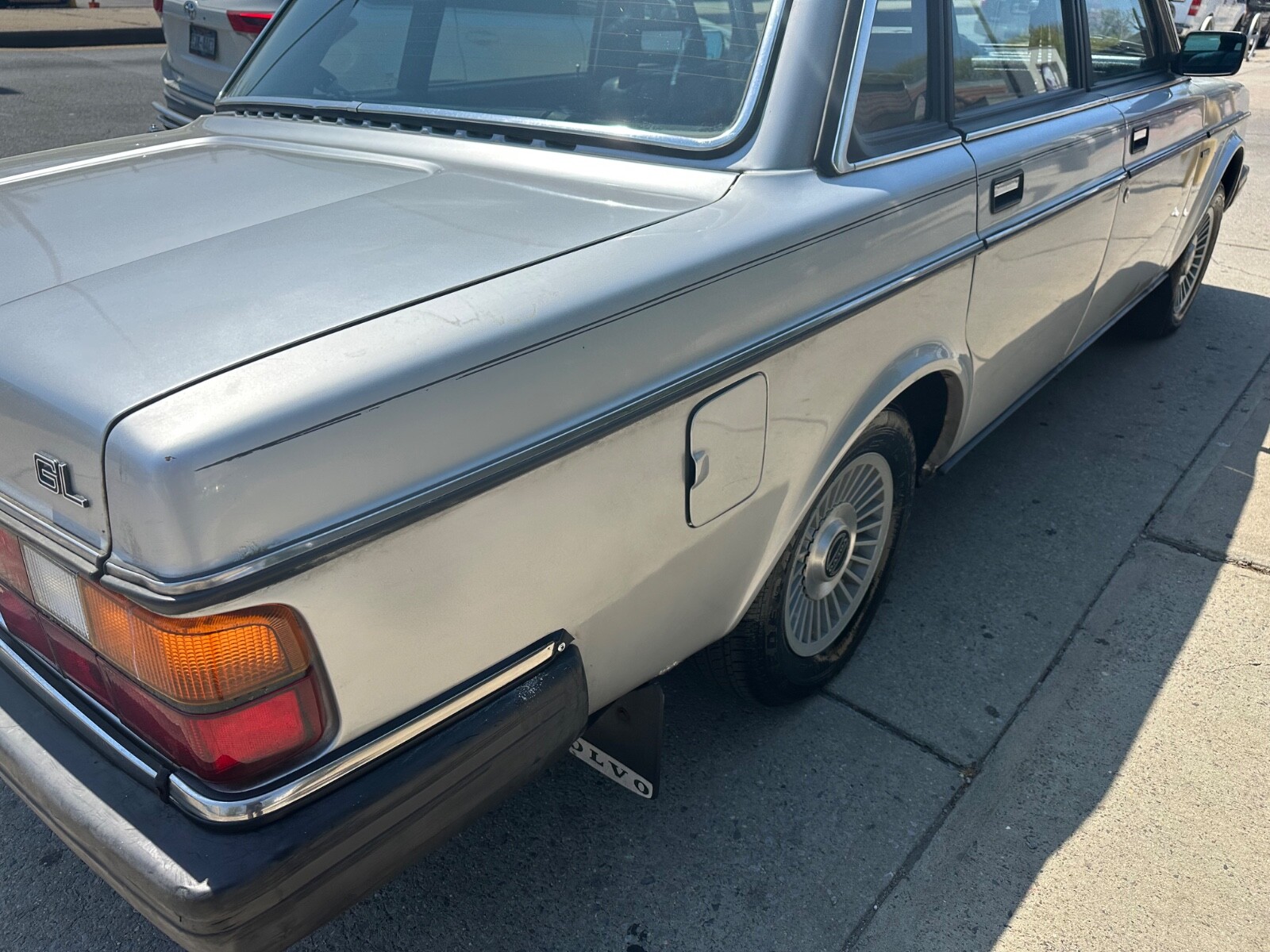 Volvo-240-1985-Sedan-11