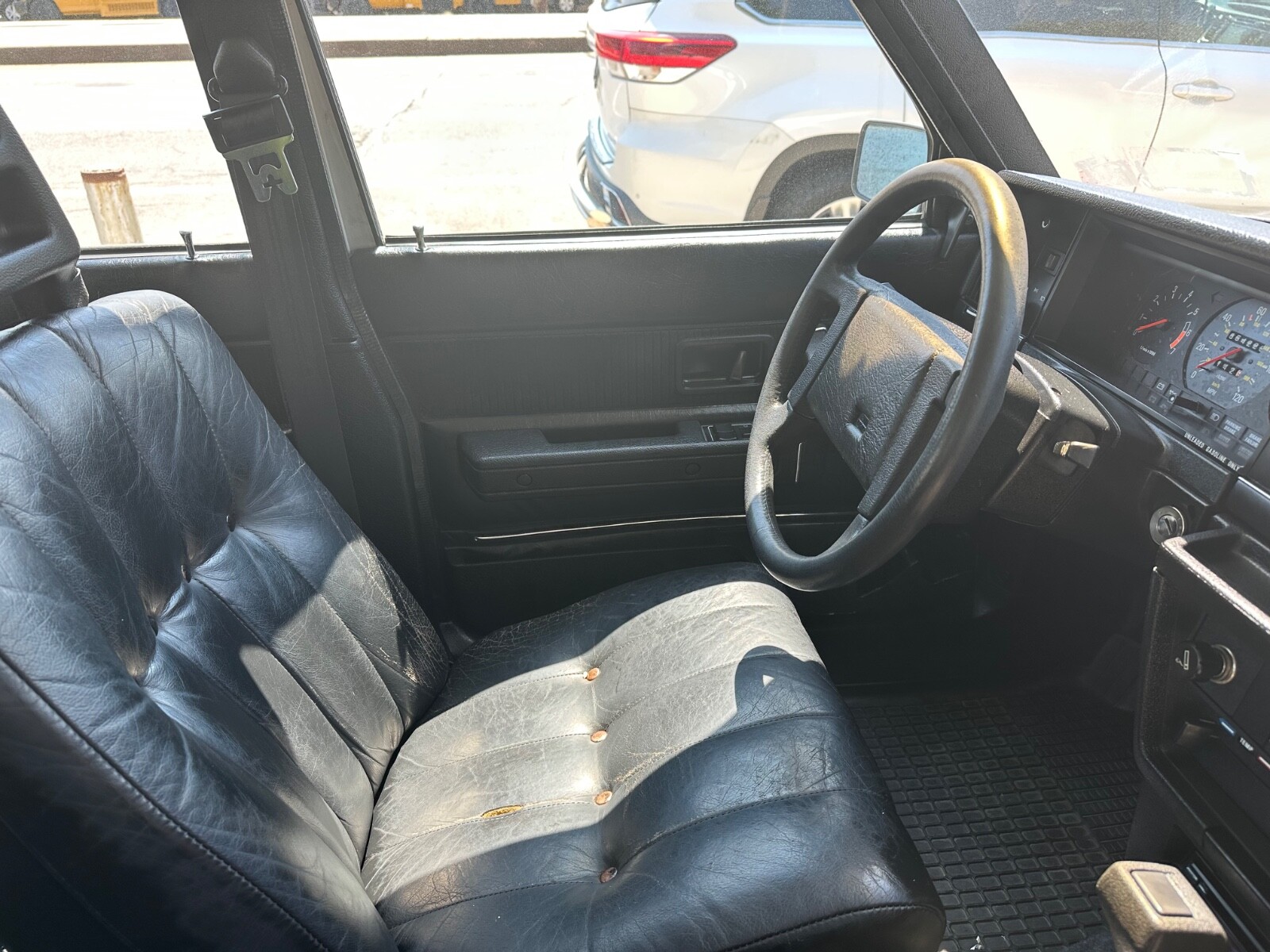 Volvo-240-1985-Sedan-15