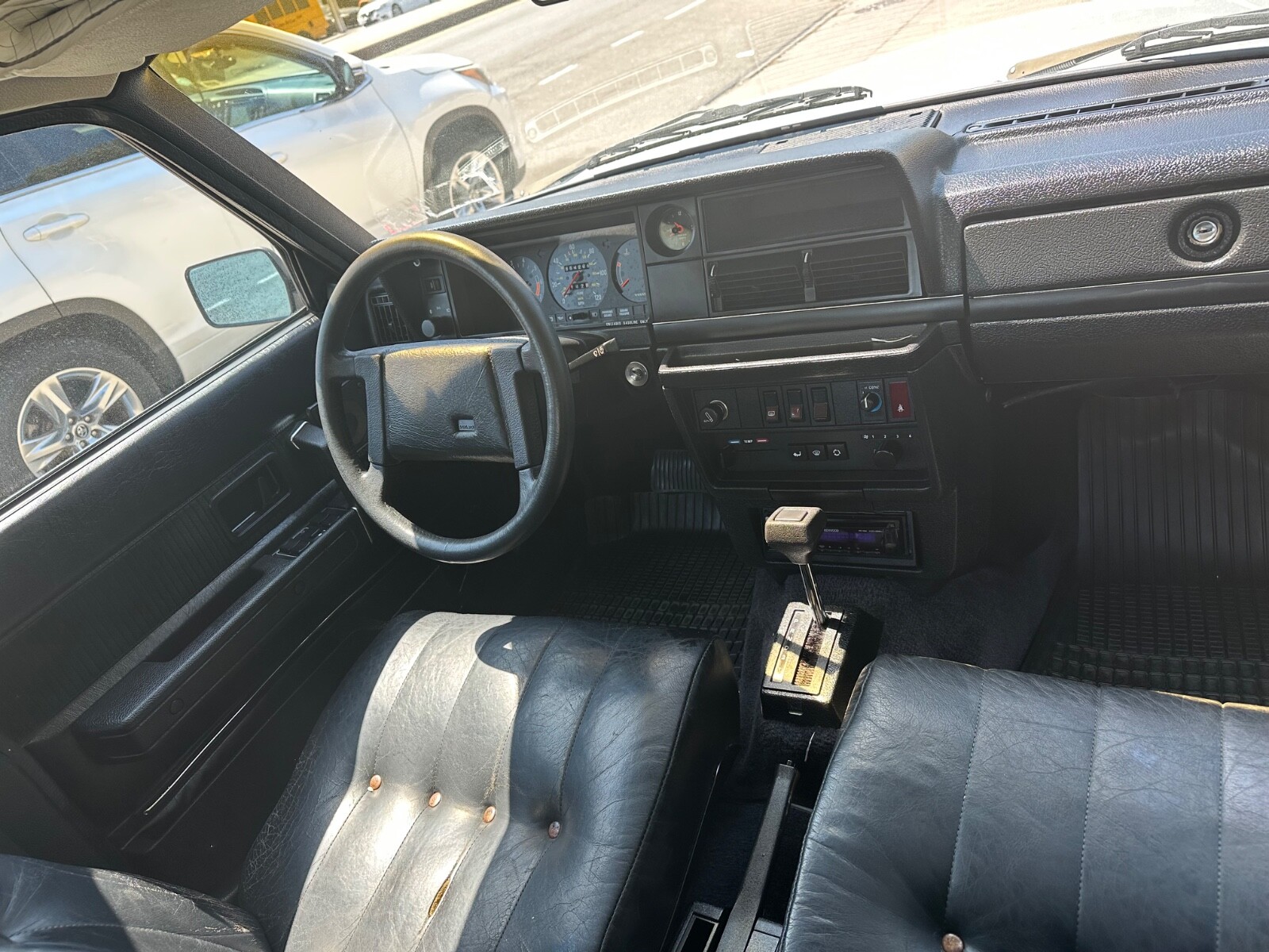 Volvo-240-1985-Sedan-18