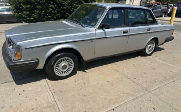 Volvo-240-1985-Sedan-2