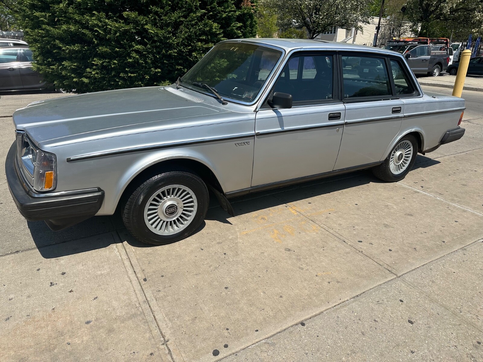 Volvo-240-1985-Sedan-2