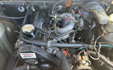 Volvo-240-1985-Sedan-22