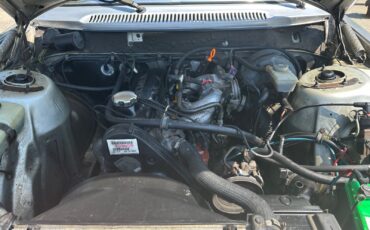 Volvo-240-1985-Sedan-24