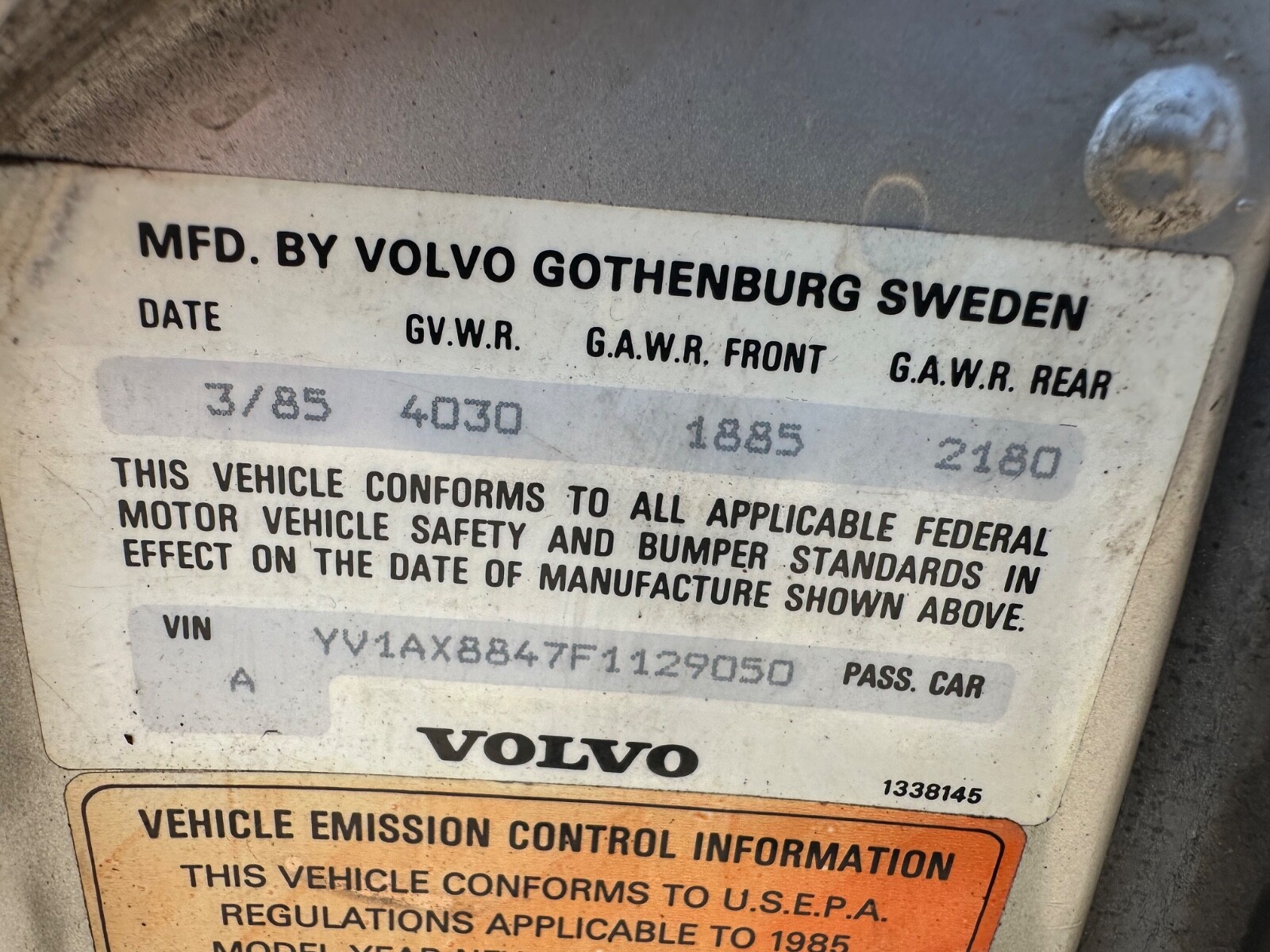 Volvo-240-1985-Sedan-25