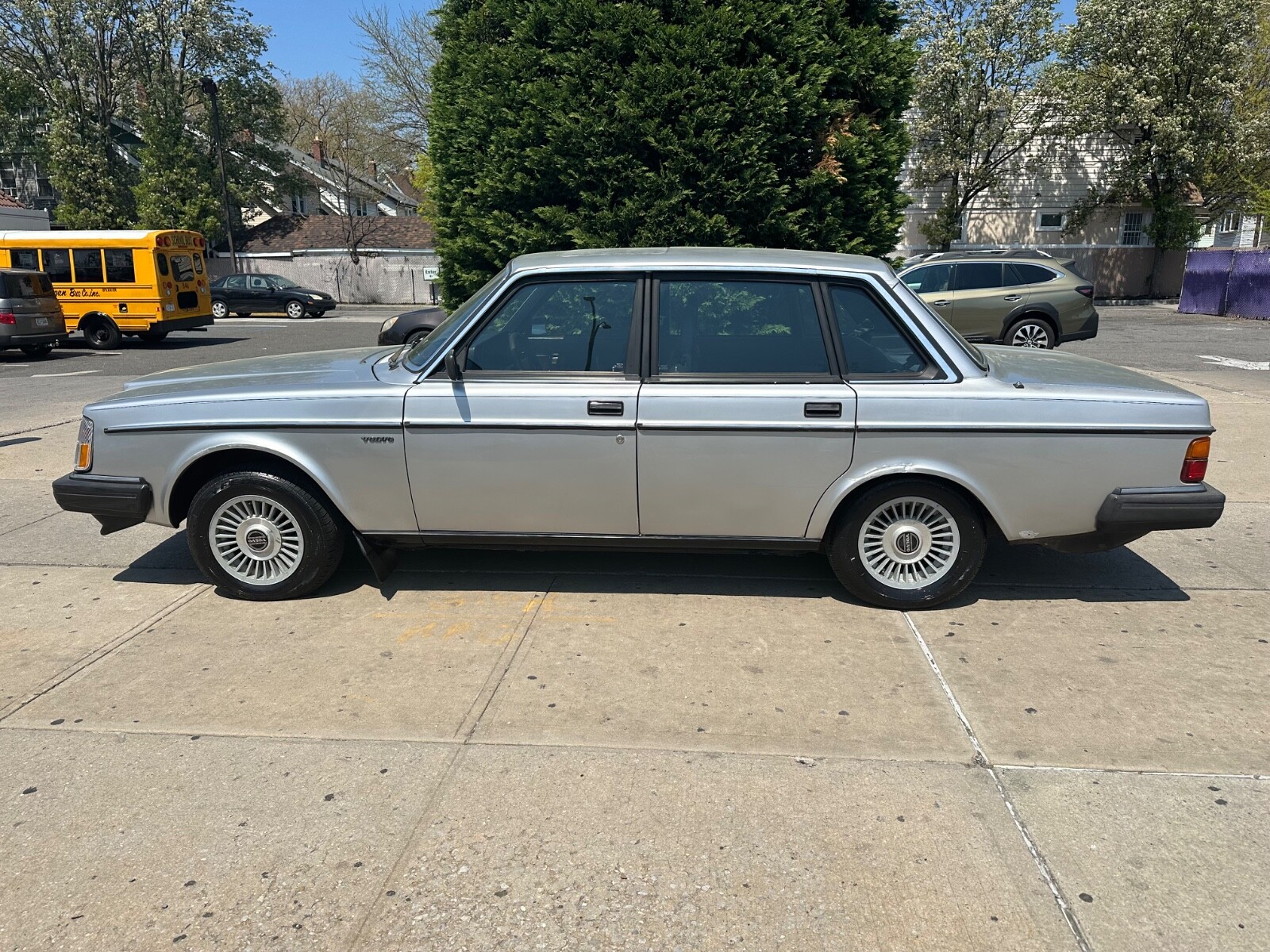 Volvo-240-1985-Sedan-3