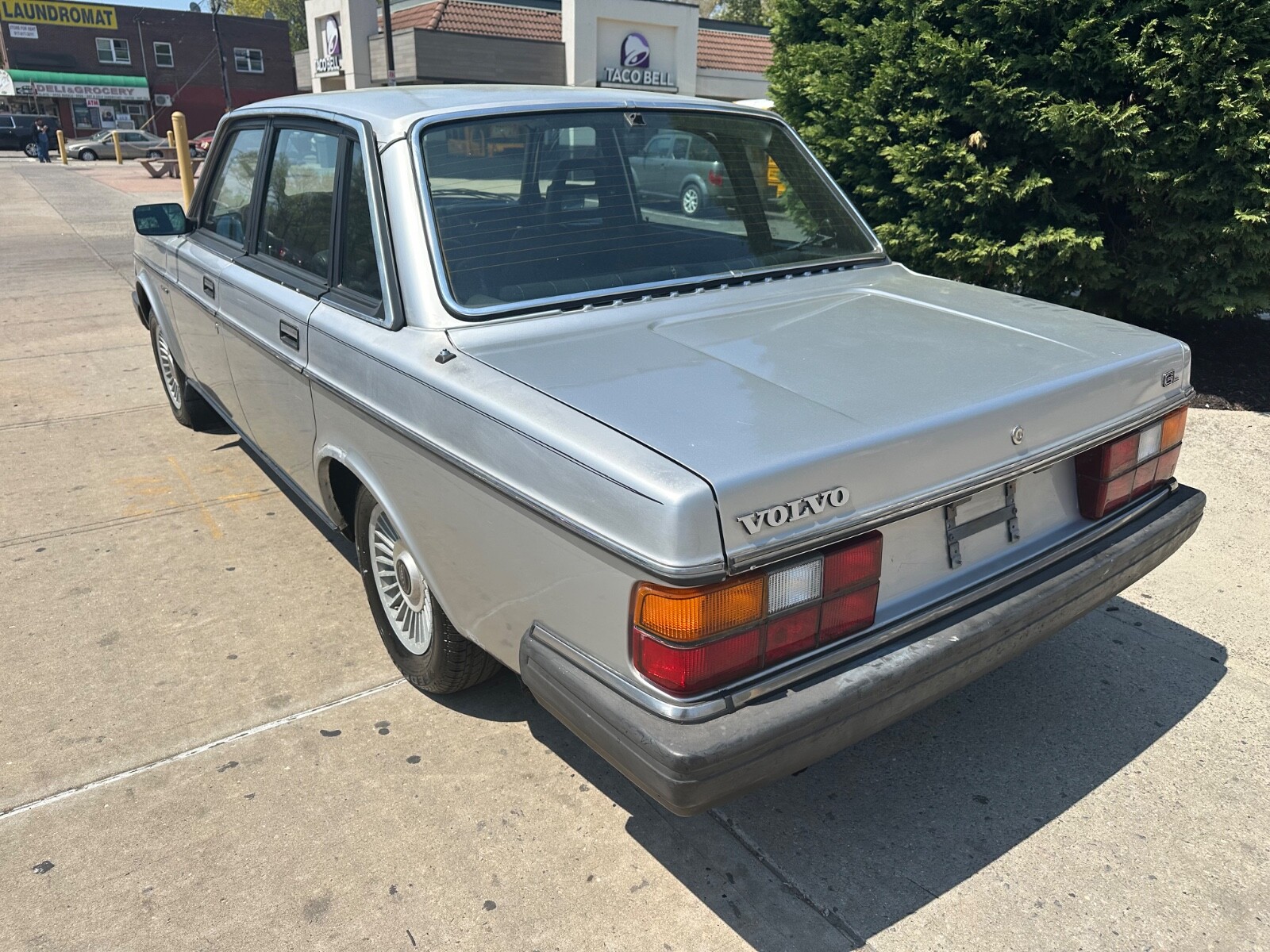 Volvo-240-1985-Sedan-4