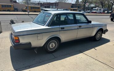 Volvo-240-1985-Sedan-6